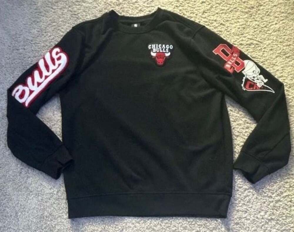 NBA Chicago Bulls Black Fleece Sweatshirt with Patch and Graphic Sleeves